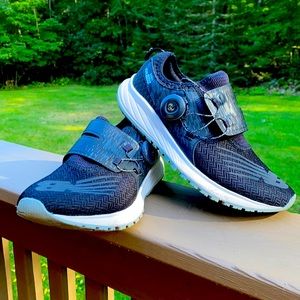 Women’s tennis shoes/sneakers new balance